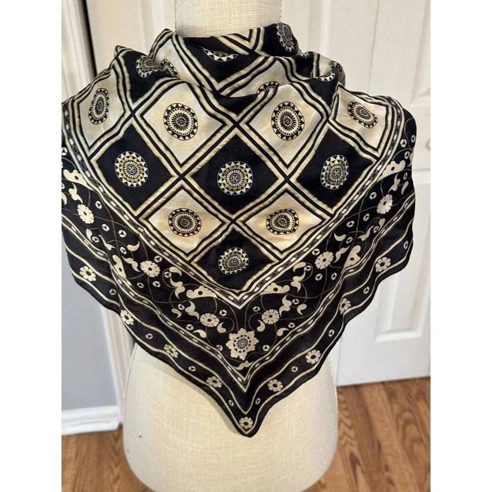 Medallion Sun Burst Floral Border Silver Gold Ivory 33